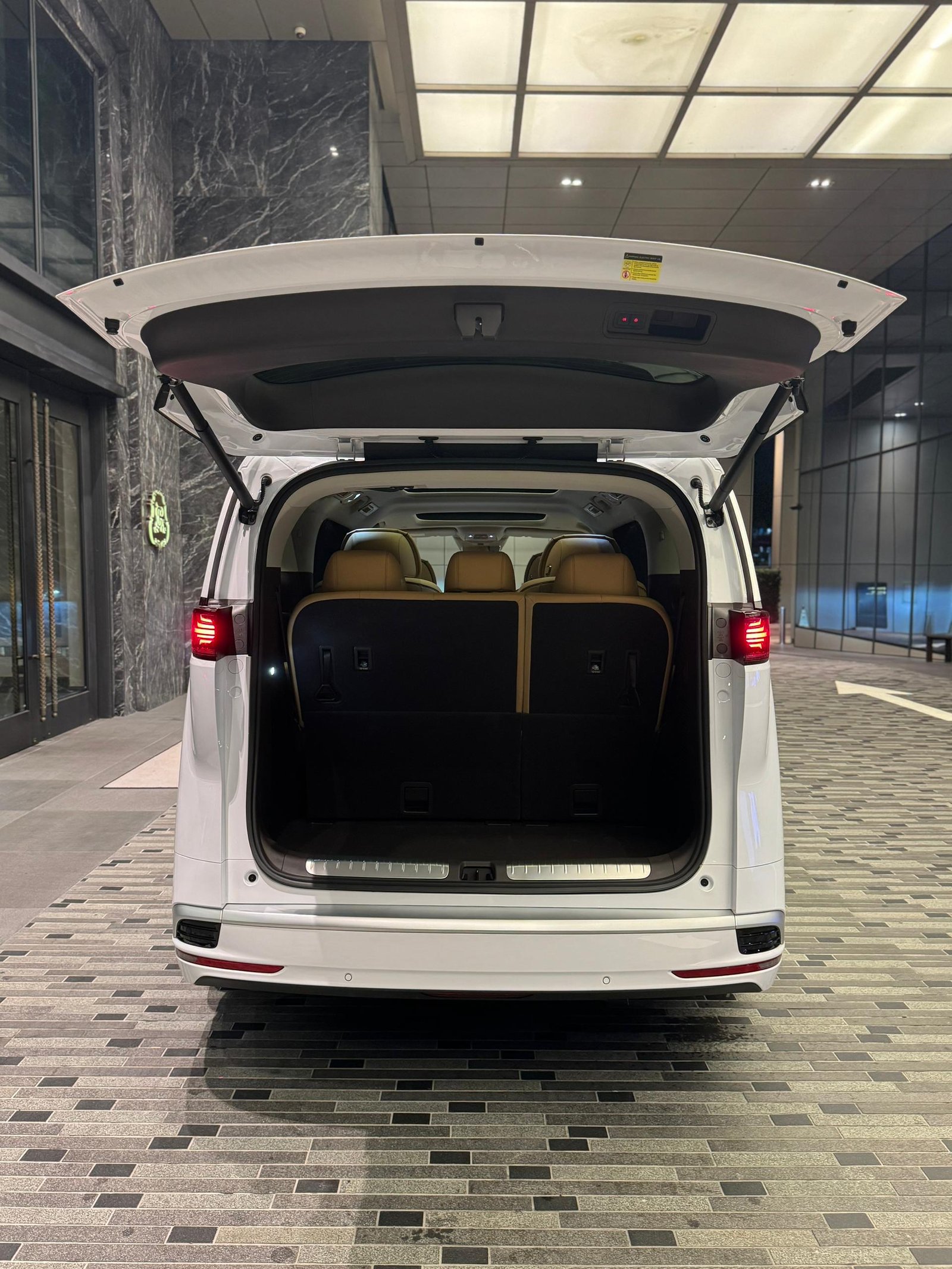 Denza D9 (White) - Image 7