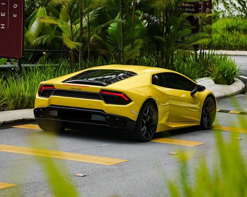 Lamborghini Huracan (Yellow) - Image 6