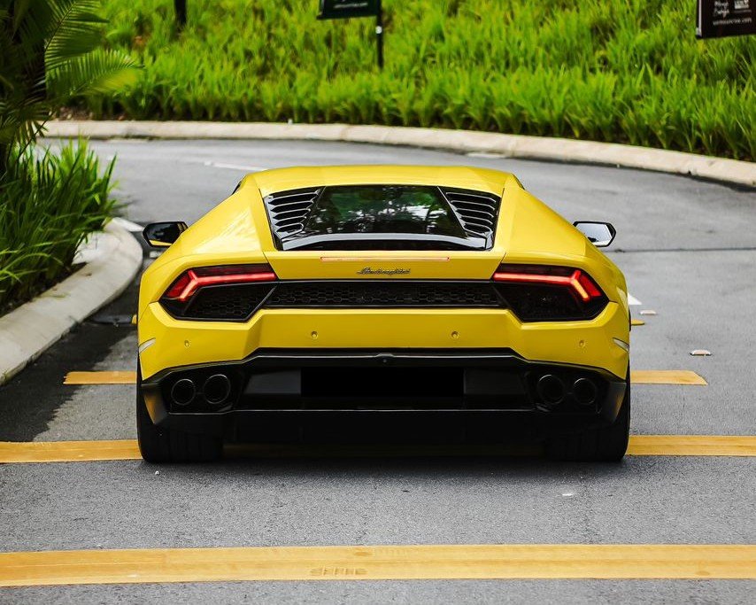 Lamborghini Huracan (Yellow) - Image 2