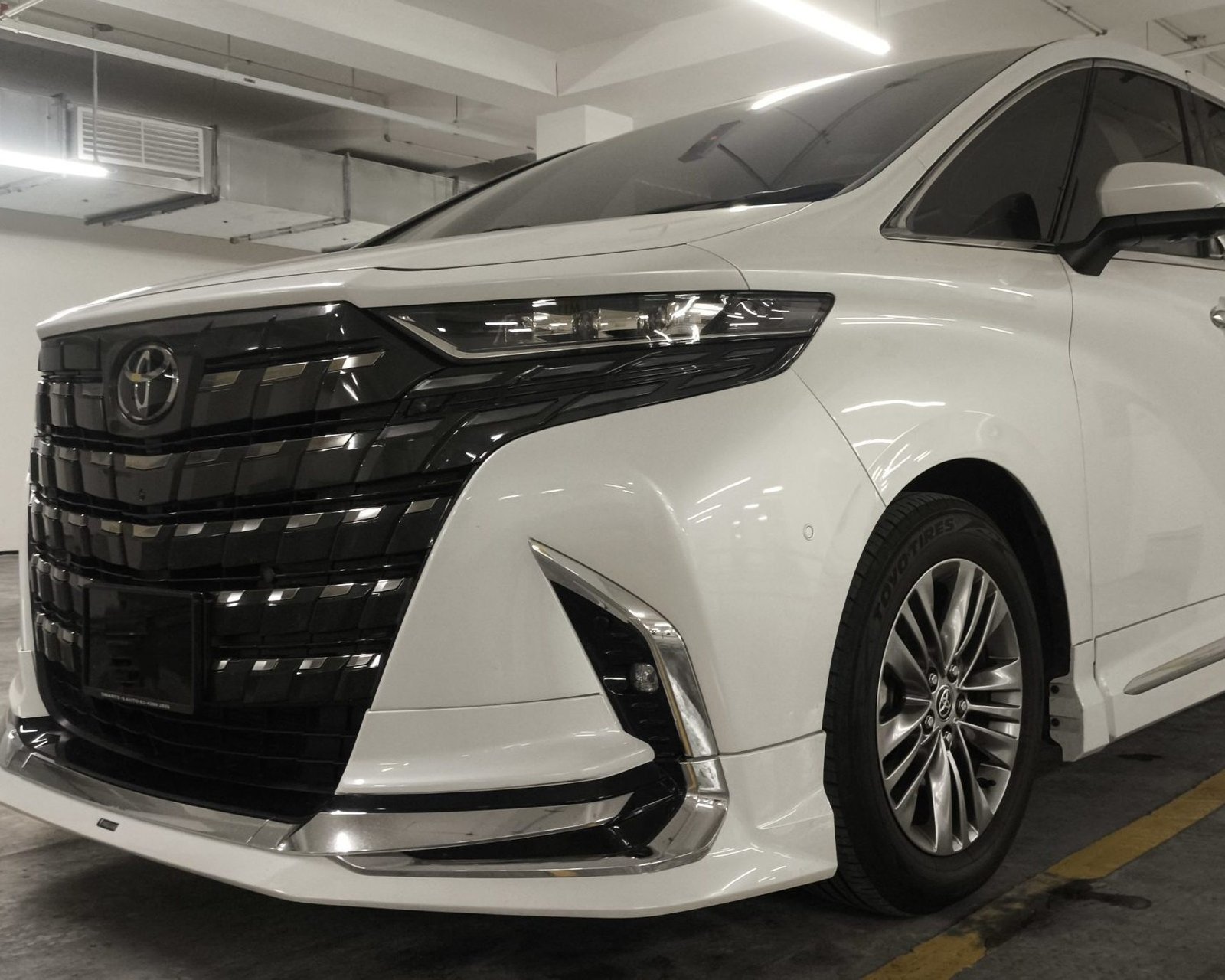 Toyota Alphard AH40 (White) - Image 3