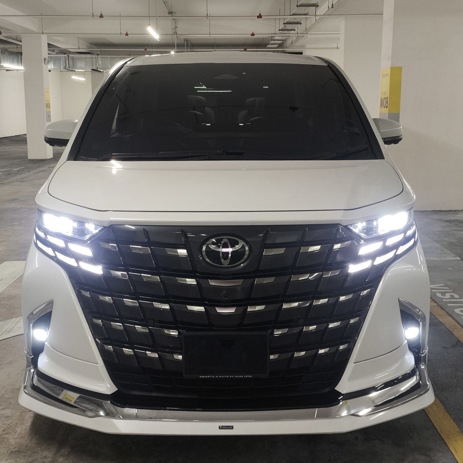 Toyota Alphard AH40 (White)