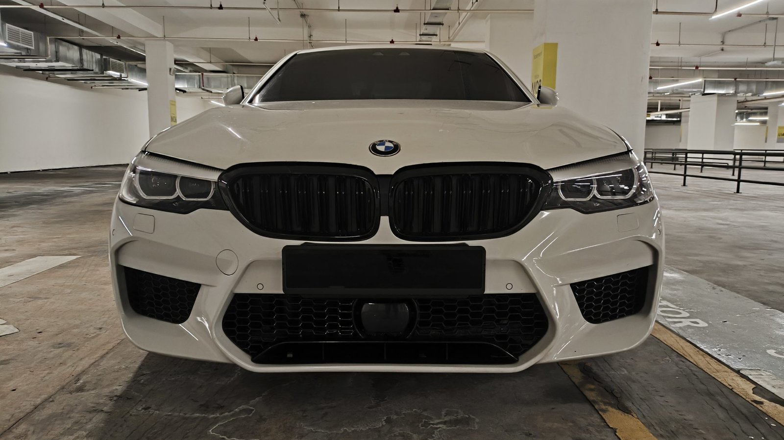 BMW 530e G30 (White) - Image 4