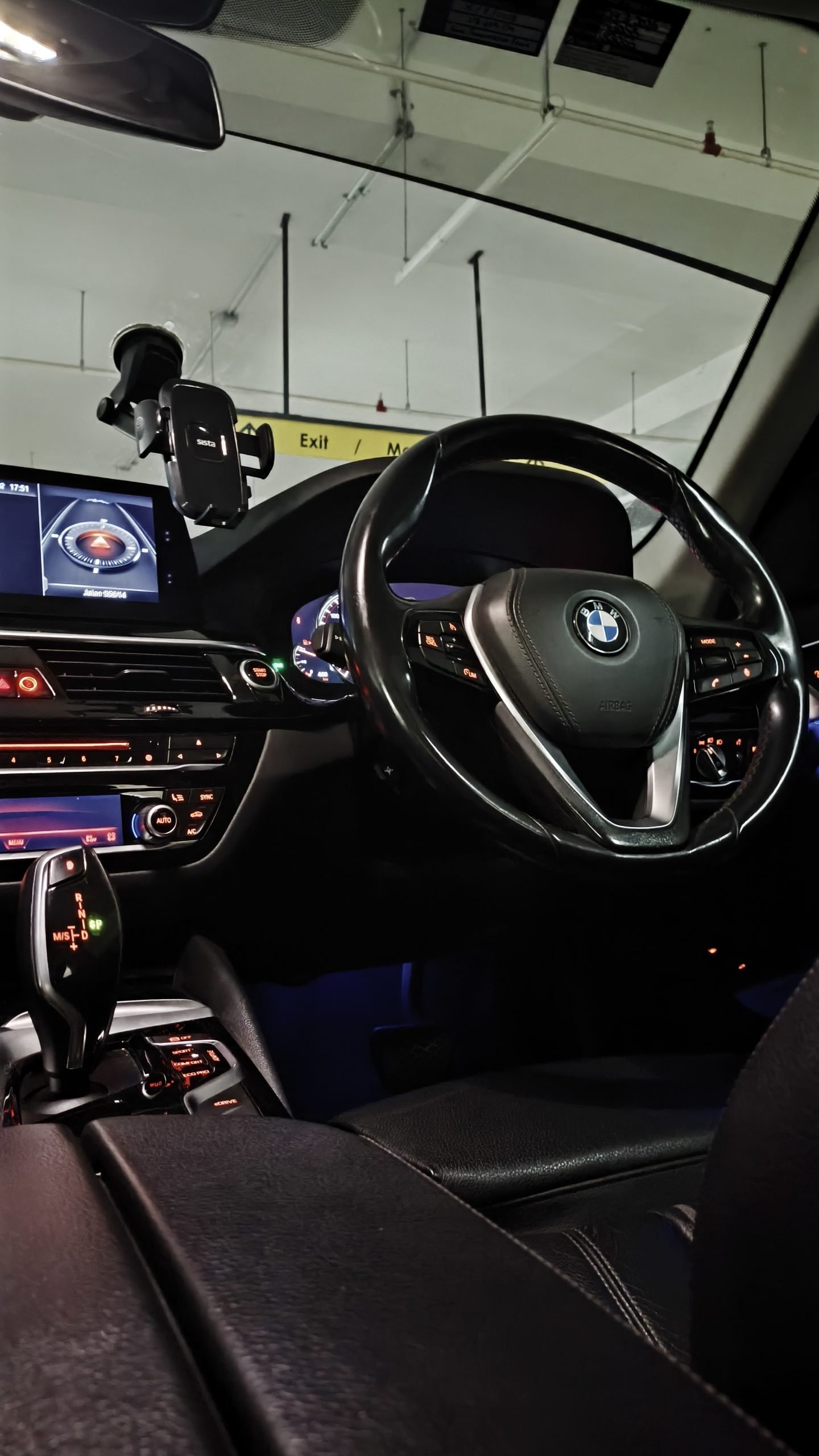 BMW 530e G30 (White) - Image 13
