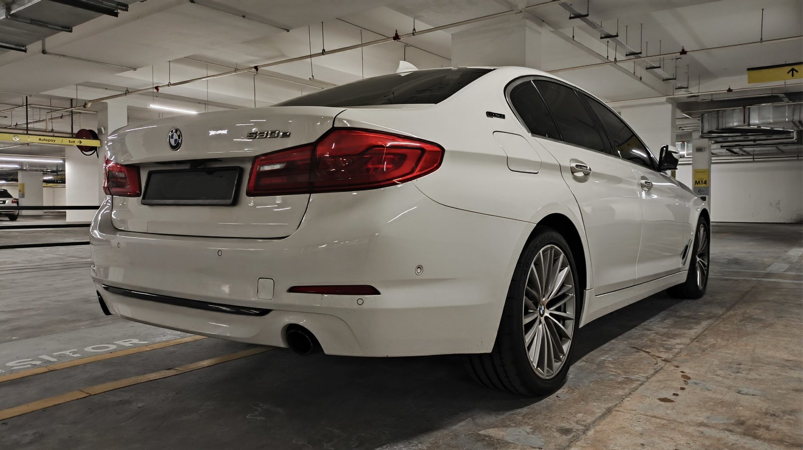 BMW 530e G30 (White) - Image 7