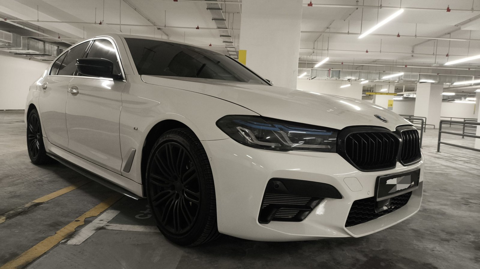 BMW 530i G30 (White) - Image 4