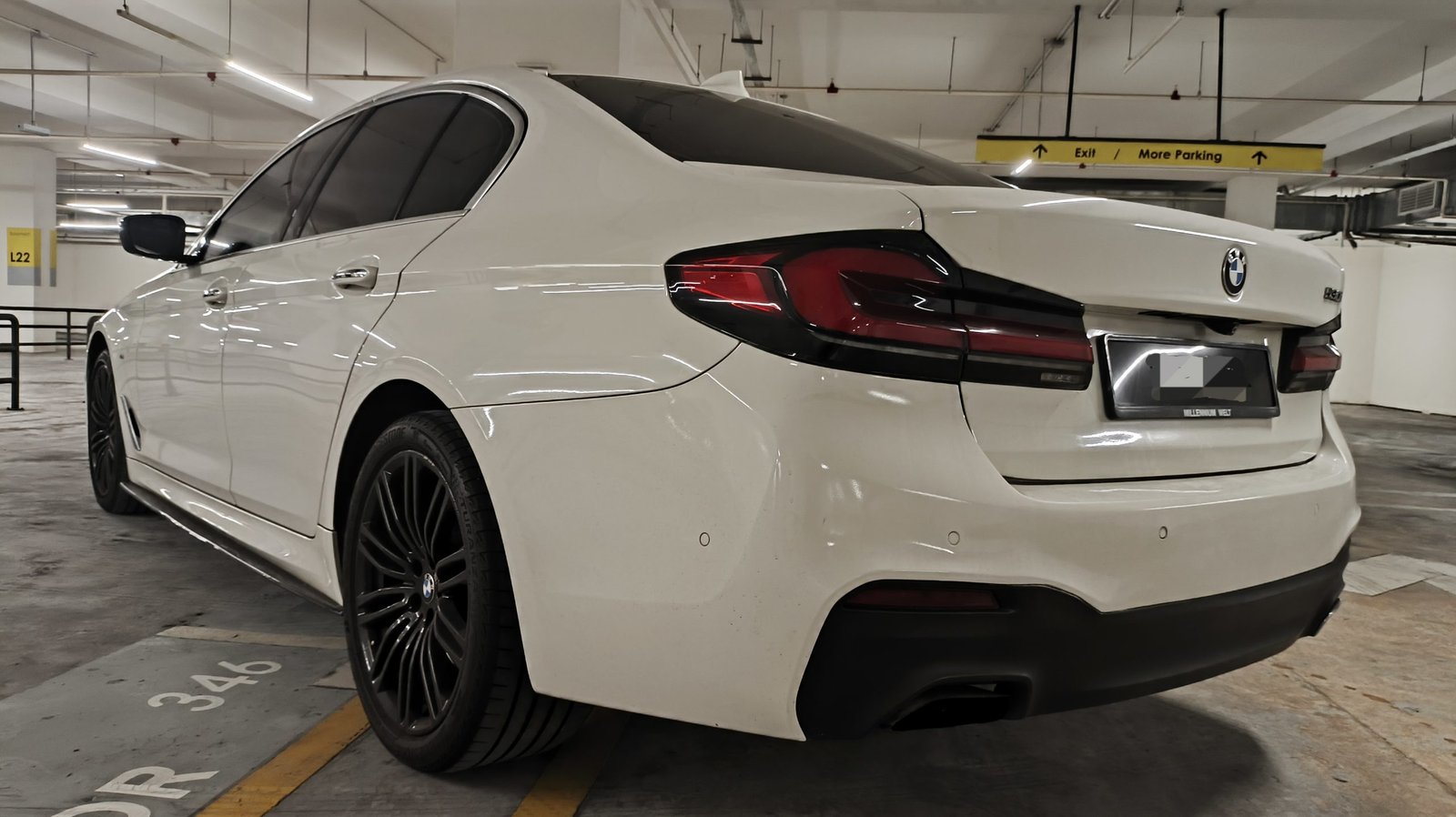 BMW 530i G30 (White) - Image 8