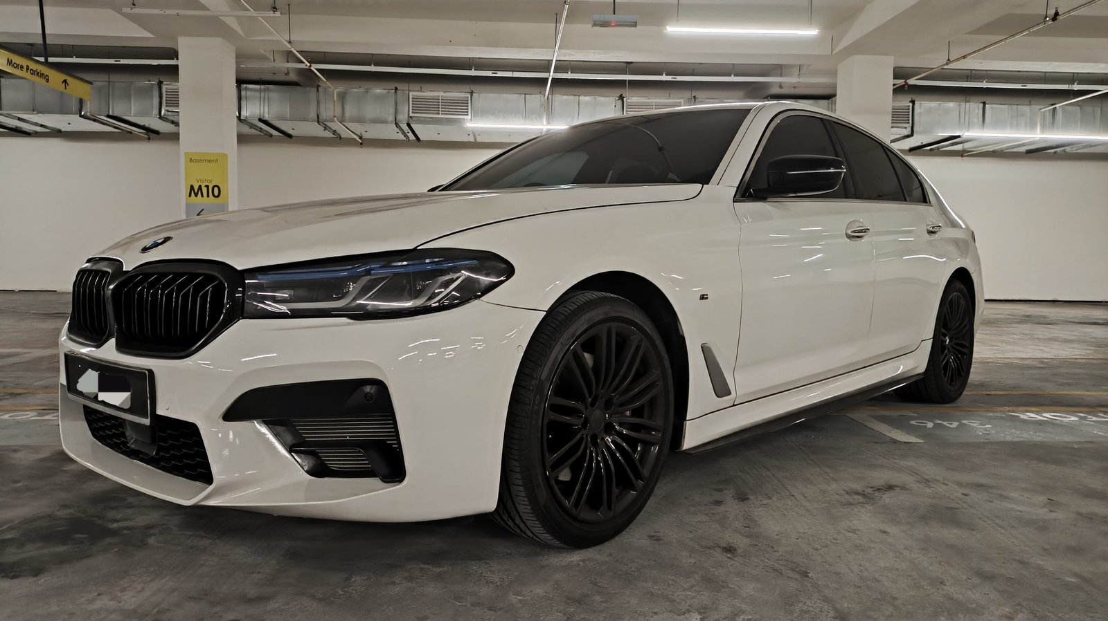 BMW 530i G30 (White)