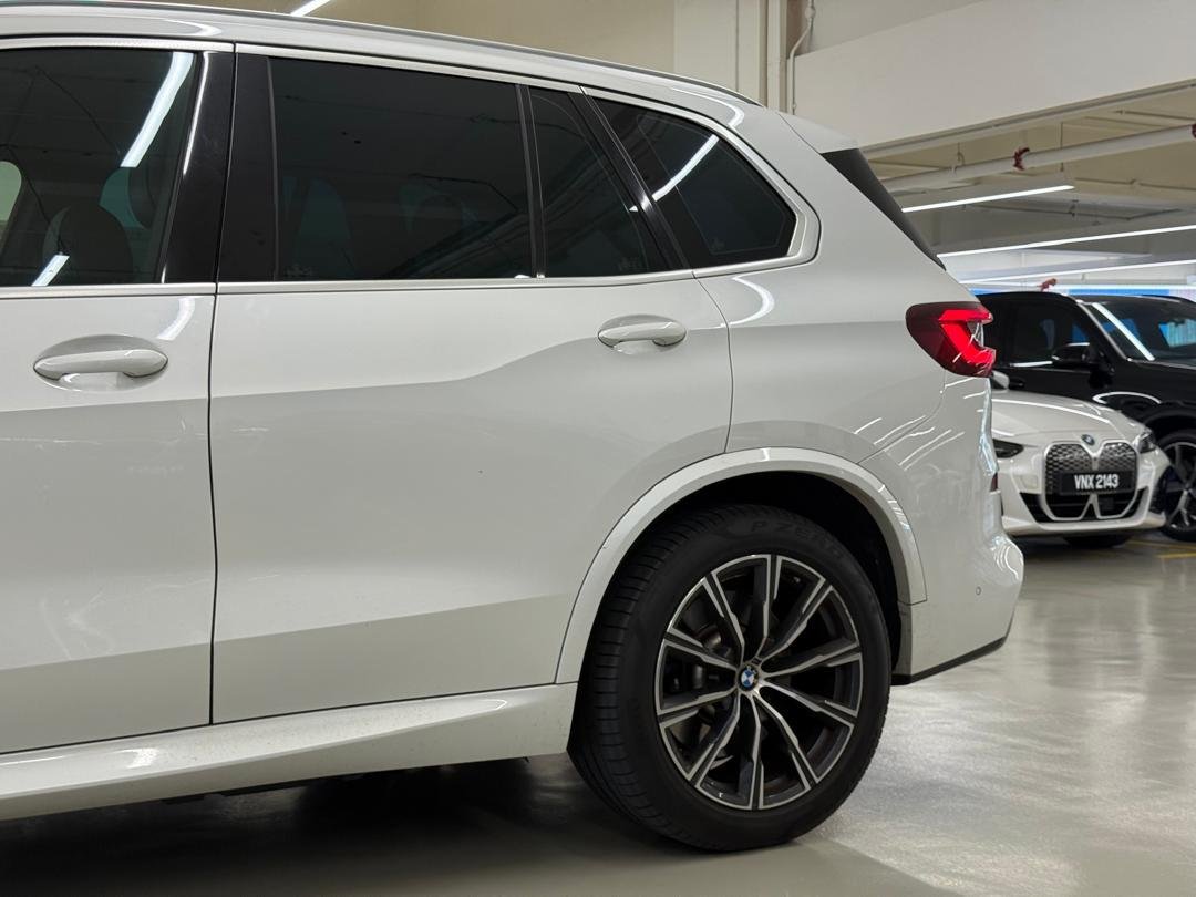 BMW X5 G18 (White) - Image 4