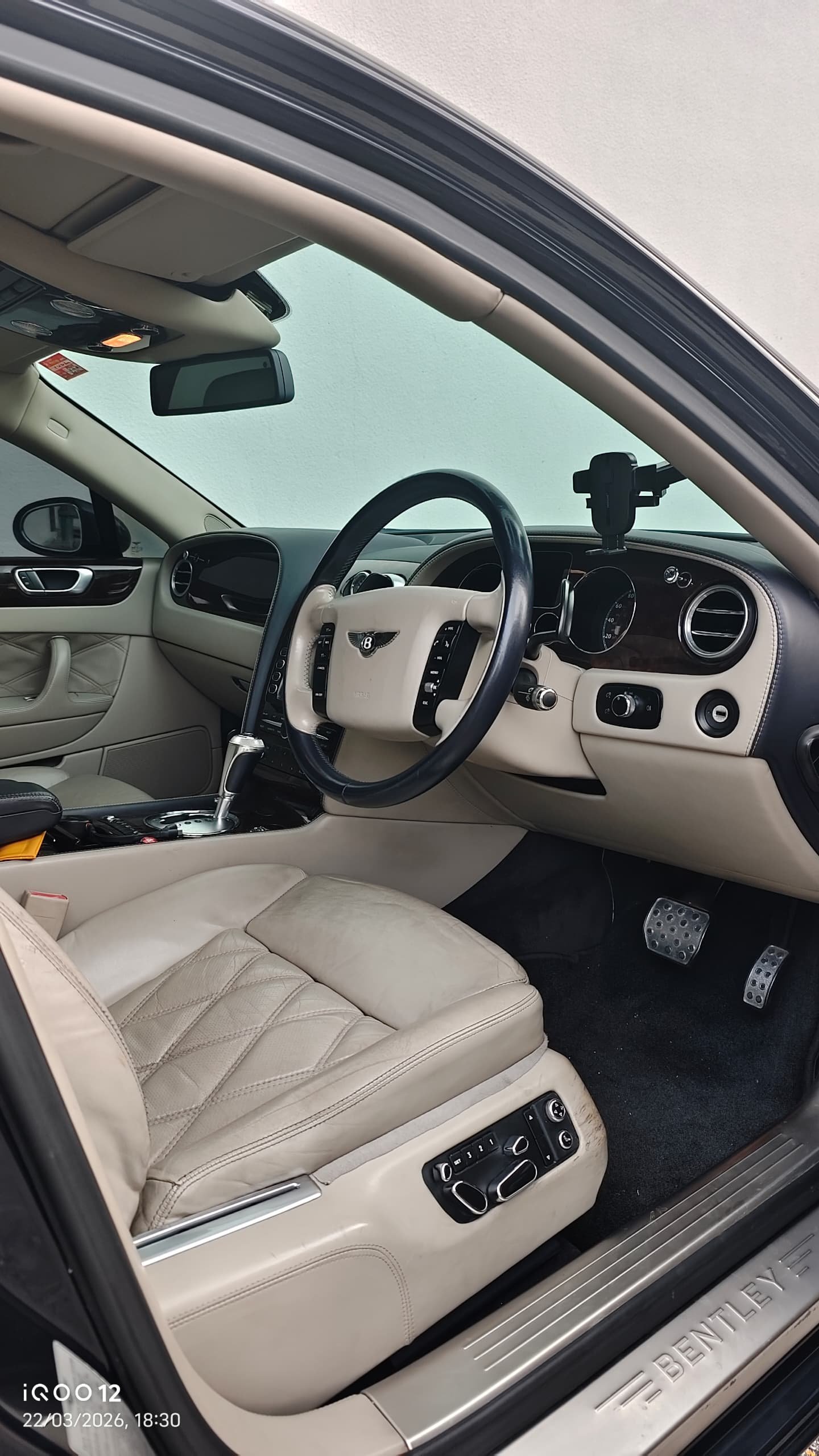 Bentley Continental Flying Spur (Black) - Image 6