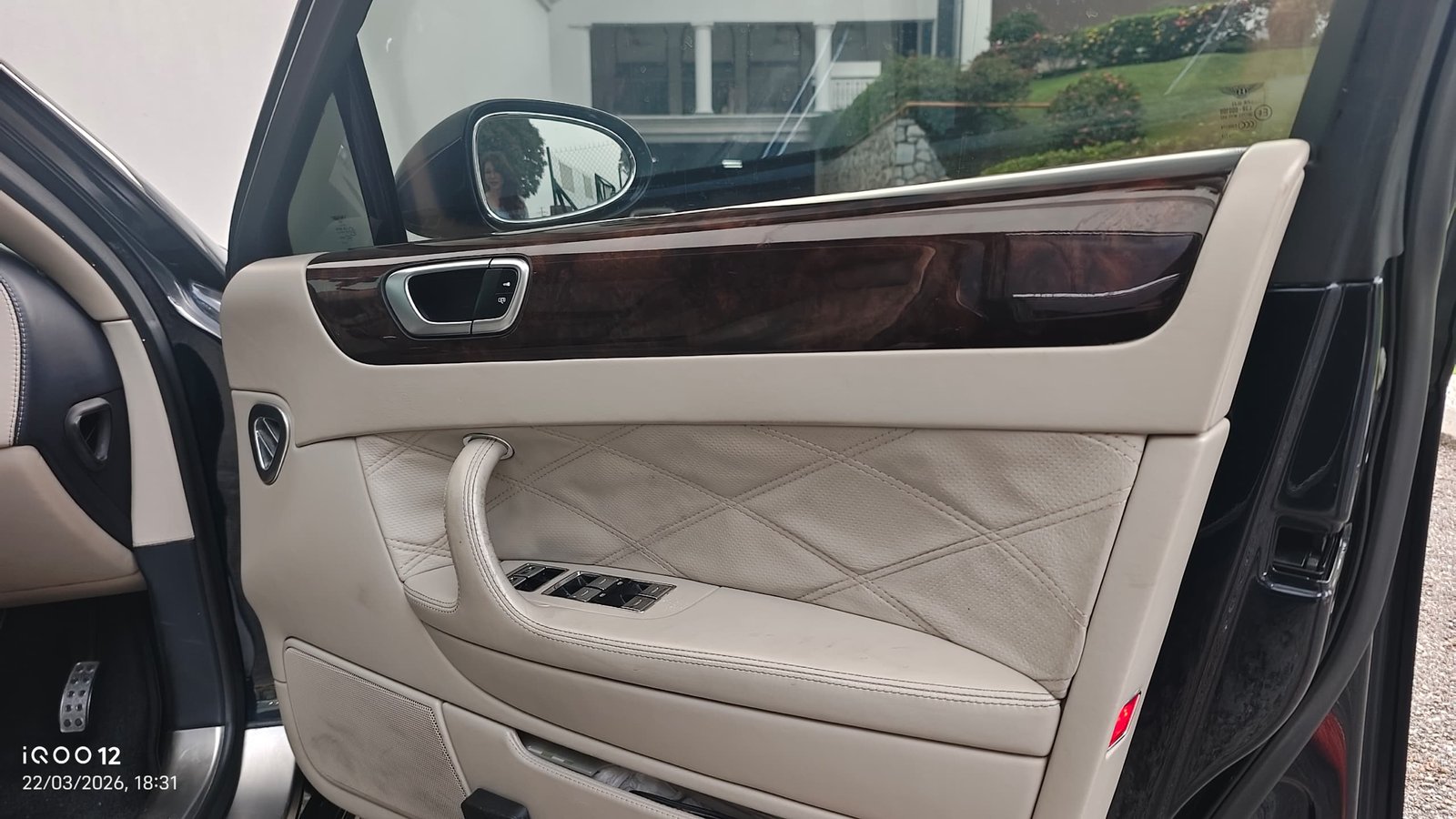 Bentley Continental Flying Spur (Black) - Image 7