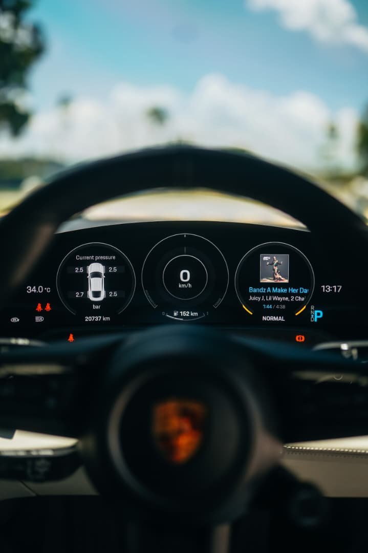 Porsche Taycan 4S (Blue) - Image 11