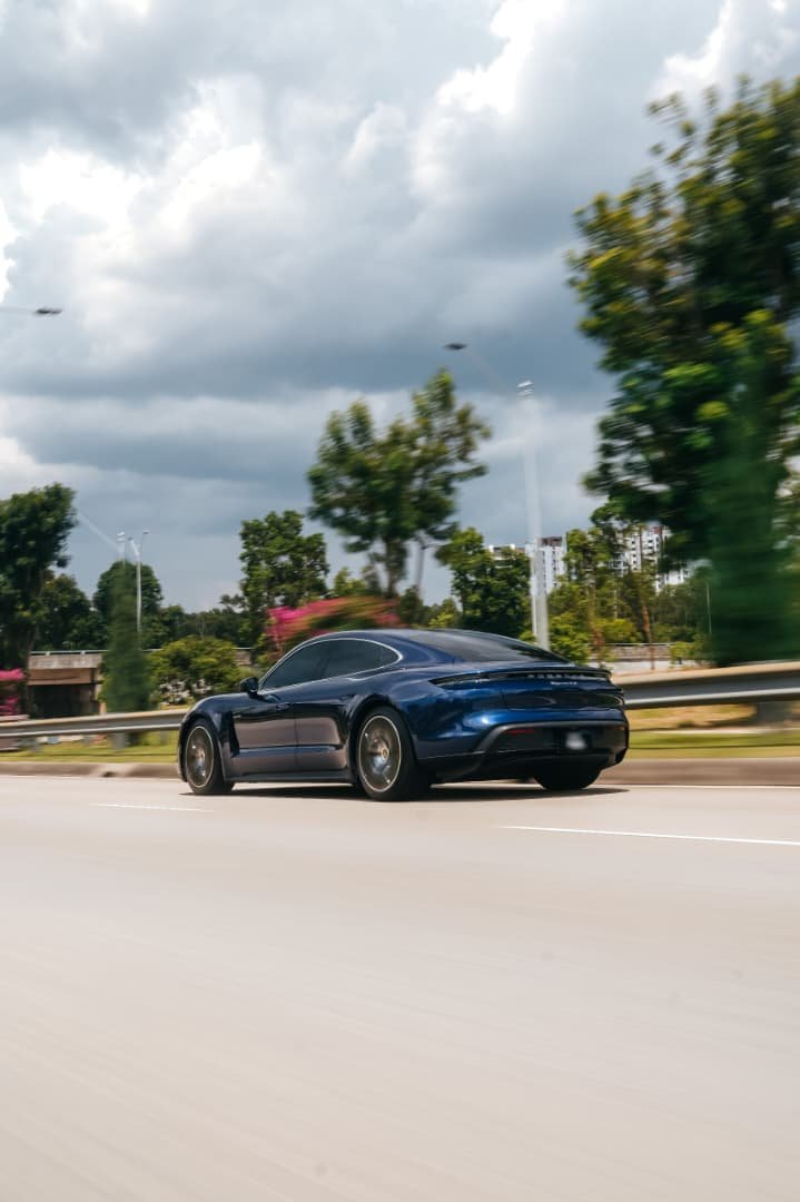Porsche Taycan 4S (Blue) - Image 7