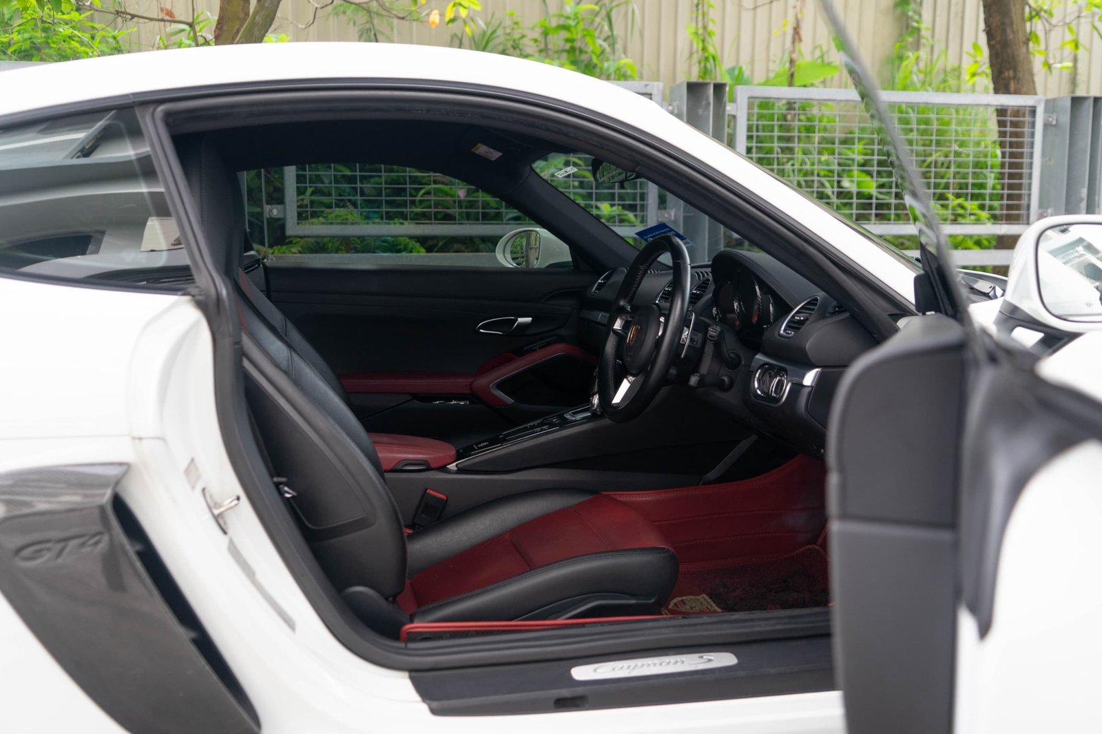 Porsche 718 Cayman S (GT4 Bodykit) (White) - Image 12
