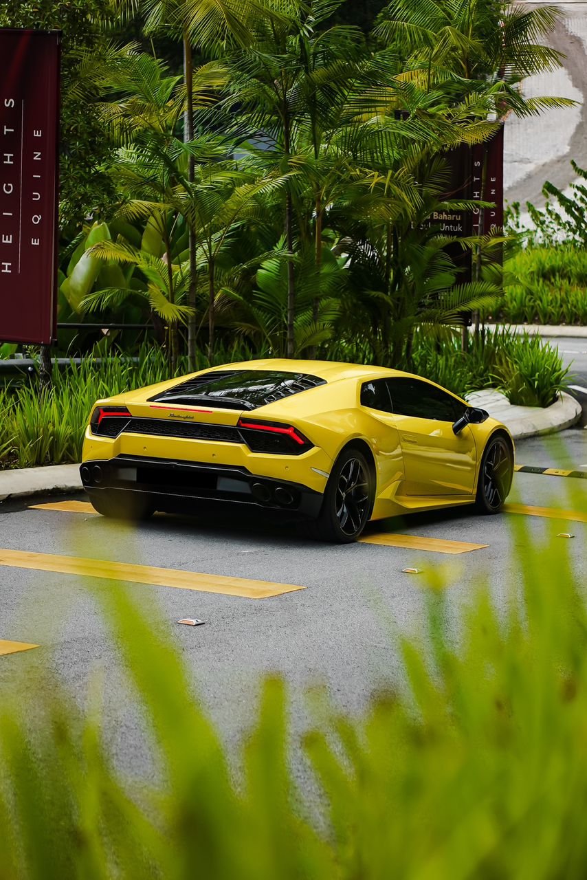 Lamborghini Huracan (Yellow) - Image 4