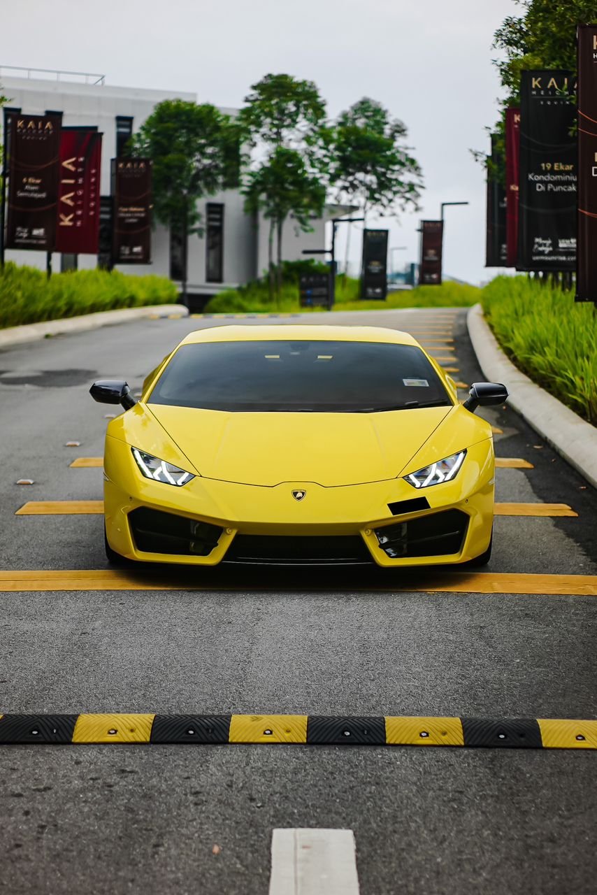 Lamborghini Huracan (Yellow) - Image 3