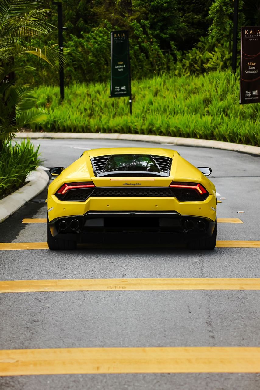 Lamborghini Huracan (Yellow) - Image 5