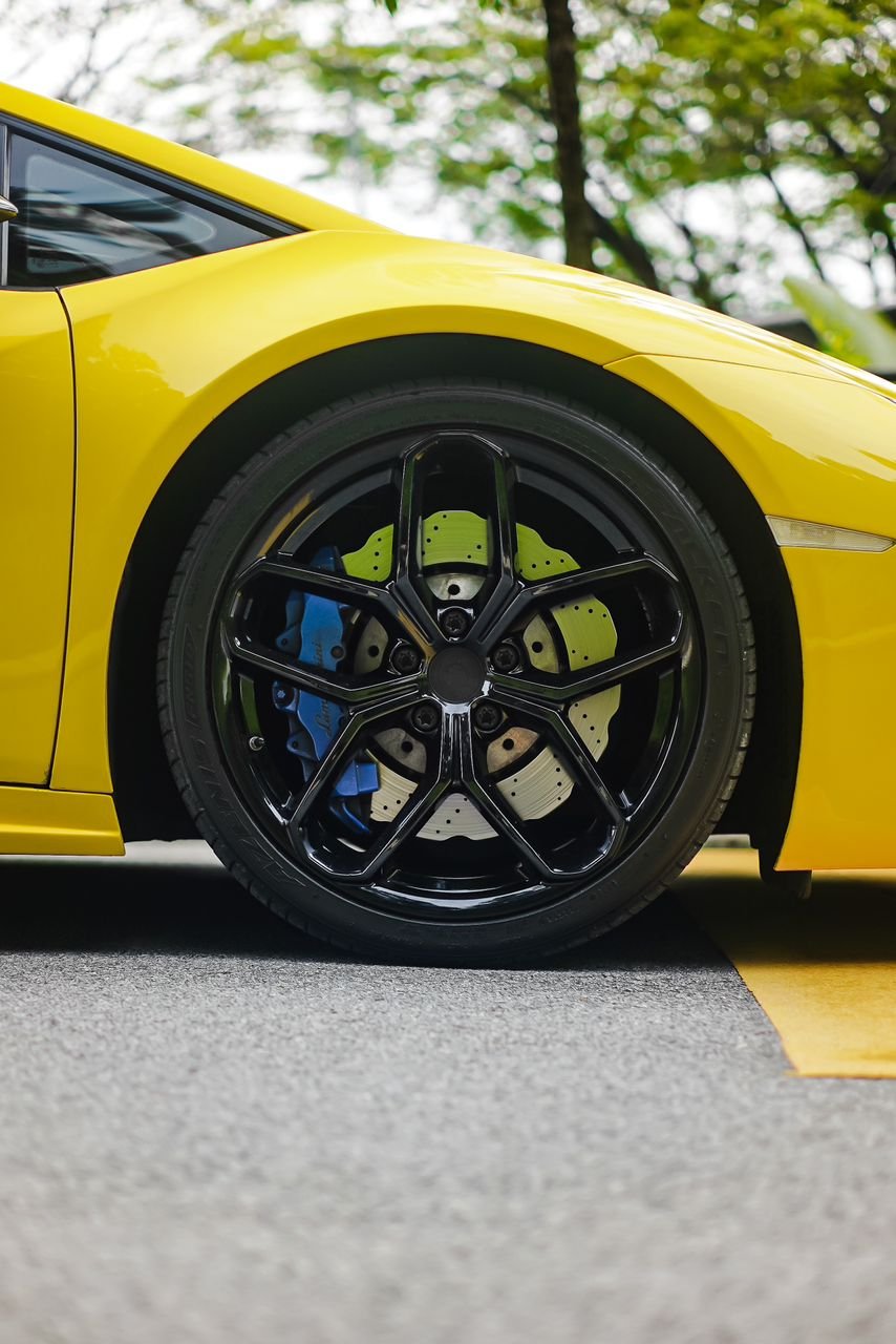 Lamborghini Huracan (Yellow) - Image 6