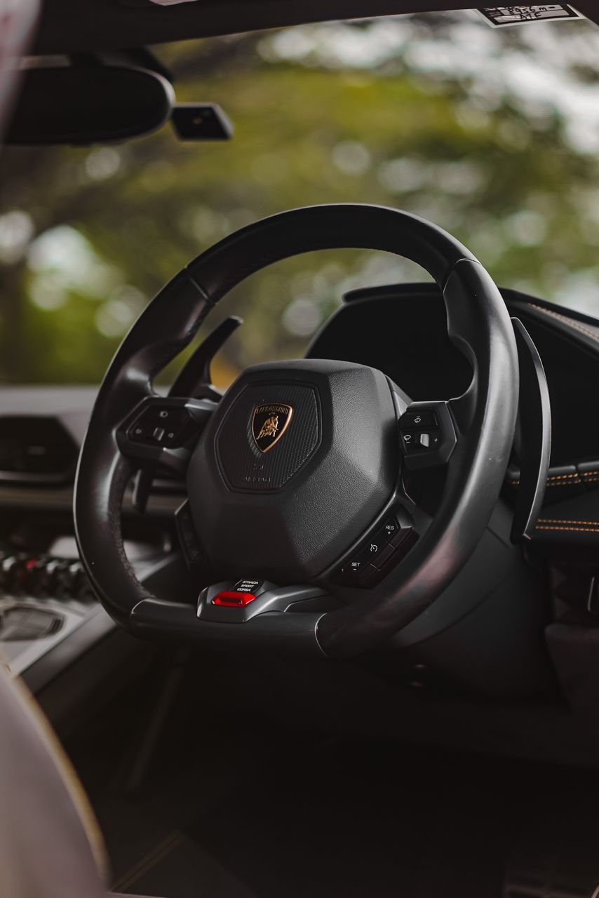 Lamborghini Huracan (Yellow) - Image 8