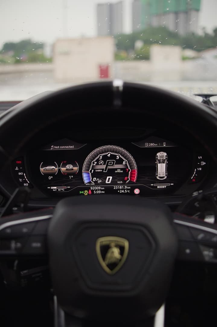 Lamborghini Urus (Red) - Image 15