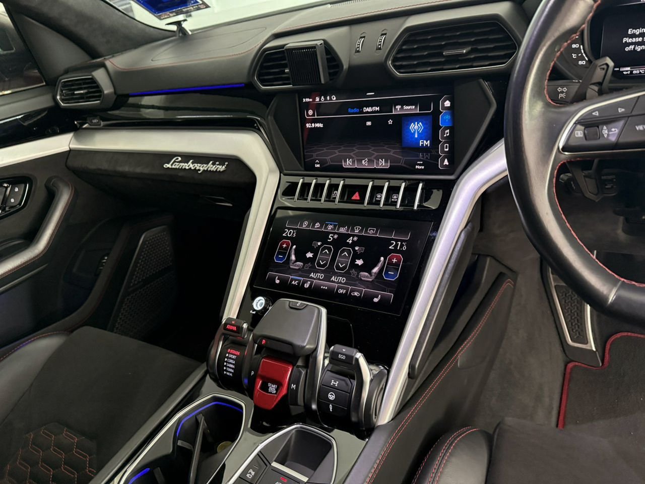 Lamborghini Urus (Red) - Image 16