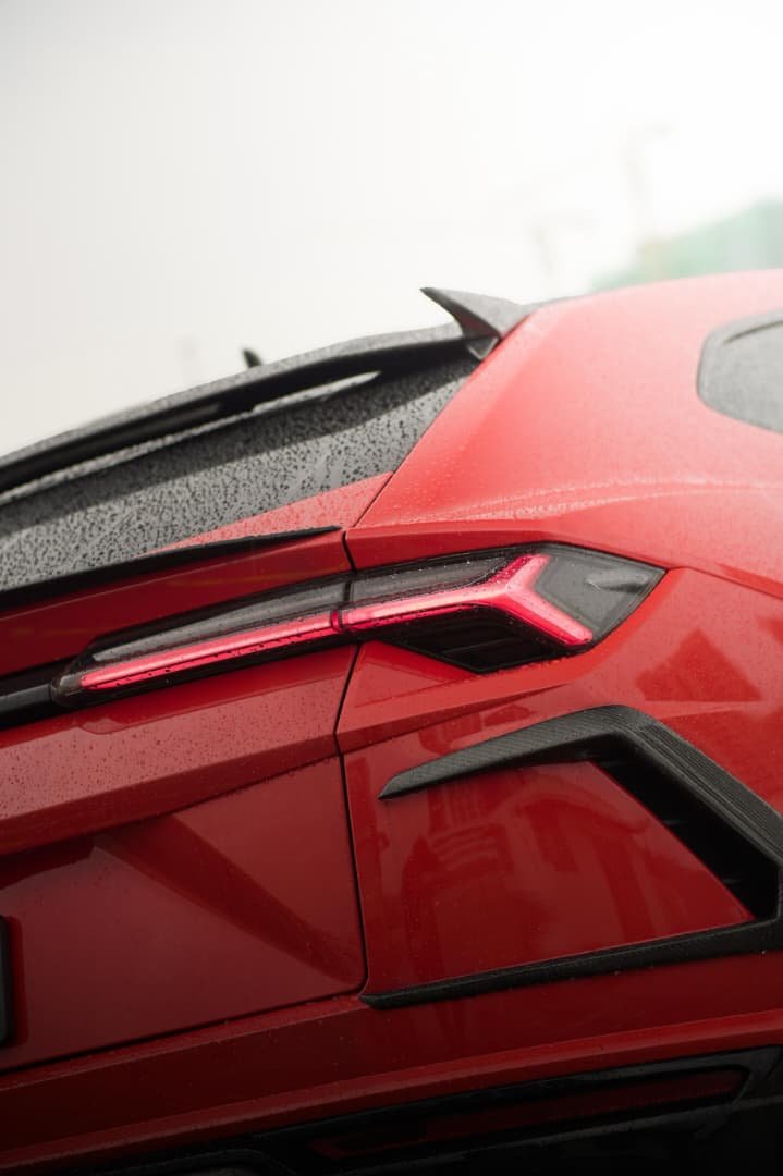 Lamborghini Urus (Red) - Image 6