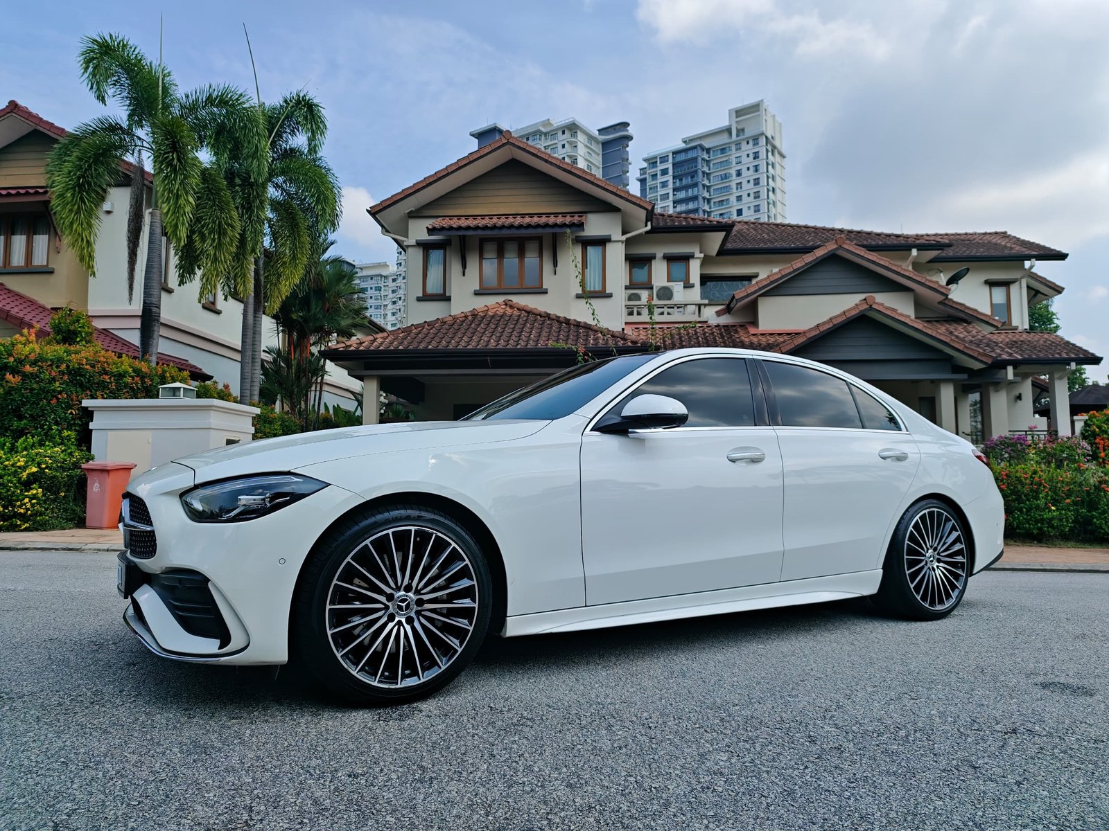 Mercedes C300 W206 (White) - Image 4