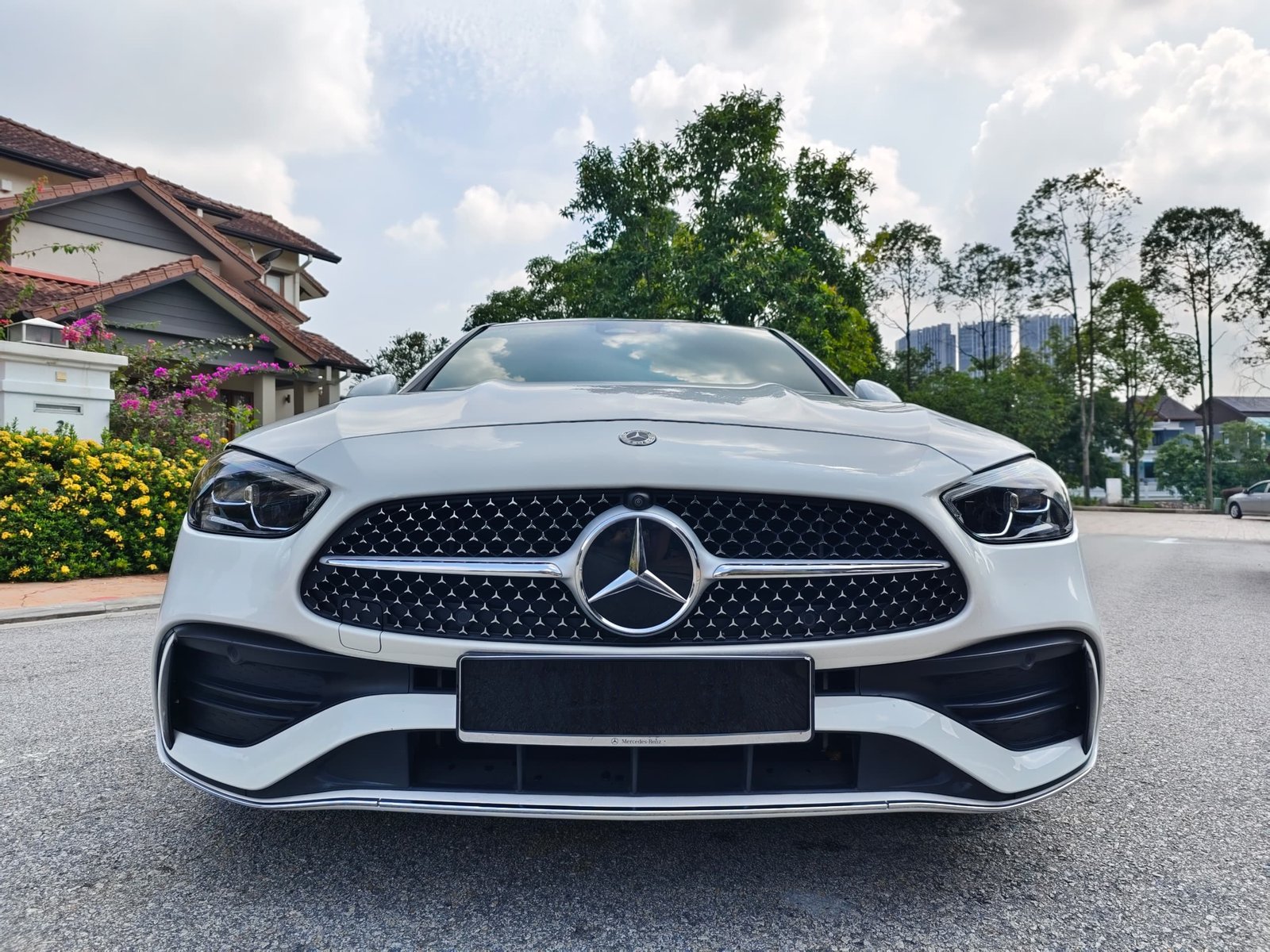Mercedes C300 W206 (White) - Image 3