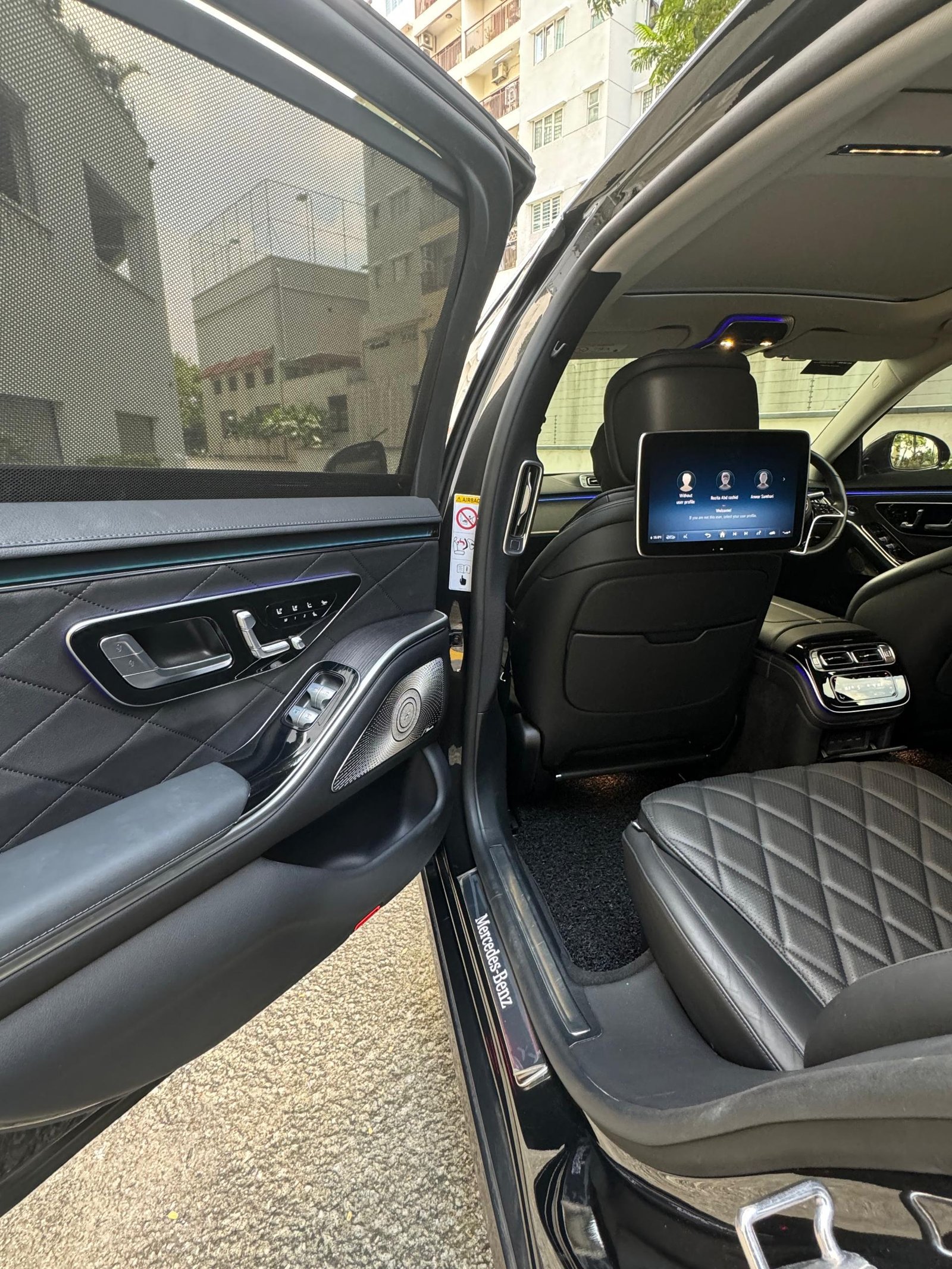 Mercedes Benz S580e V223 (Black) - Image 14