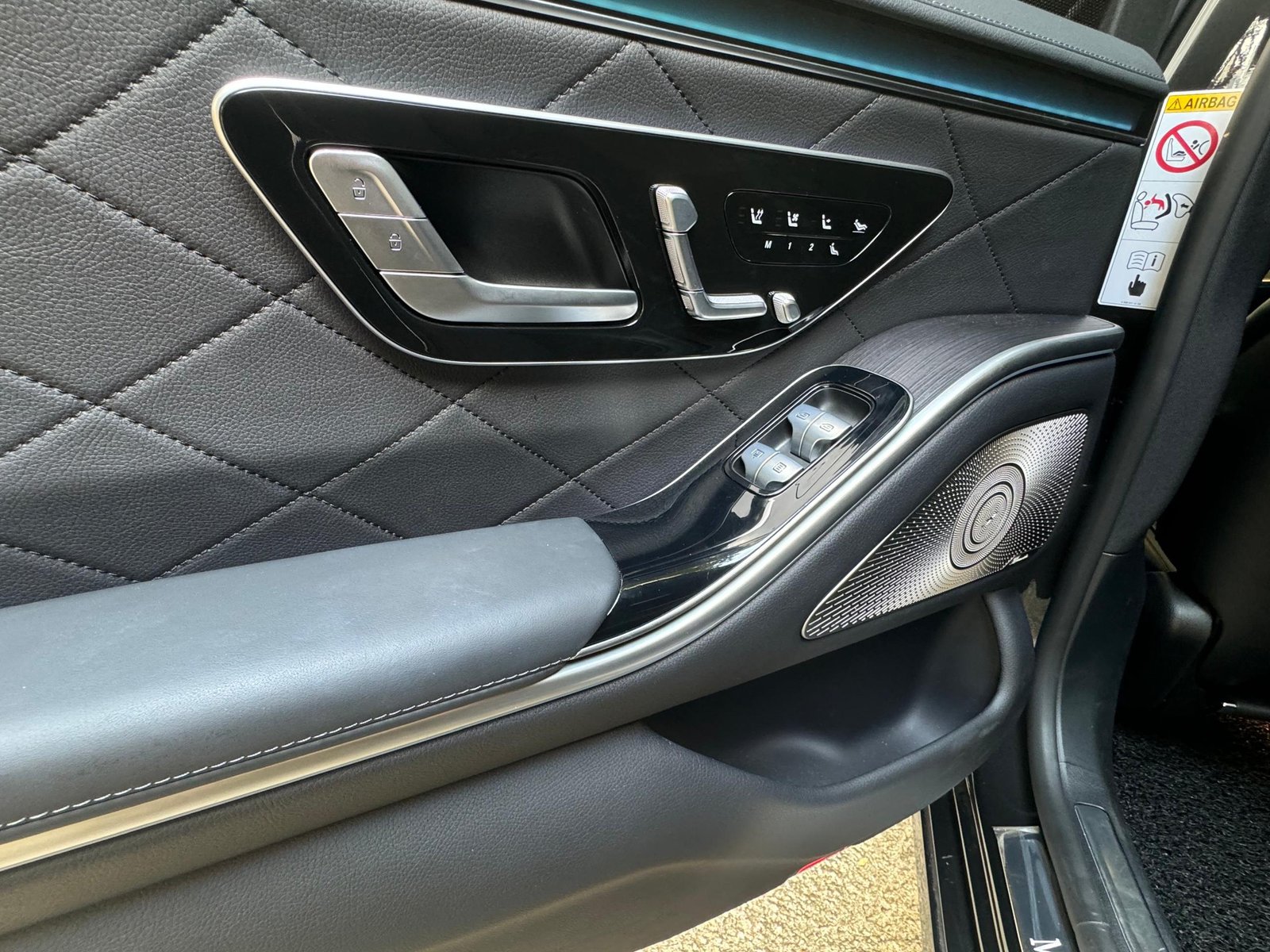 Mercedes Benz S580e V223 (Black) - Image 16