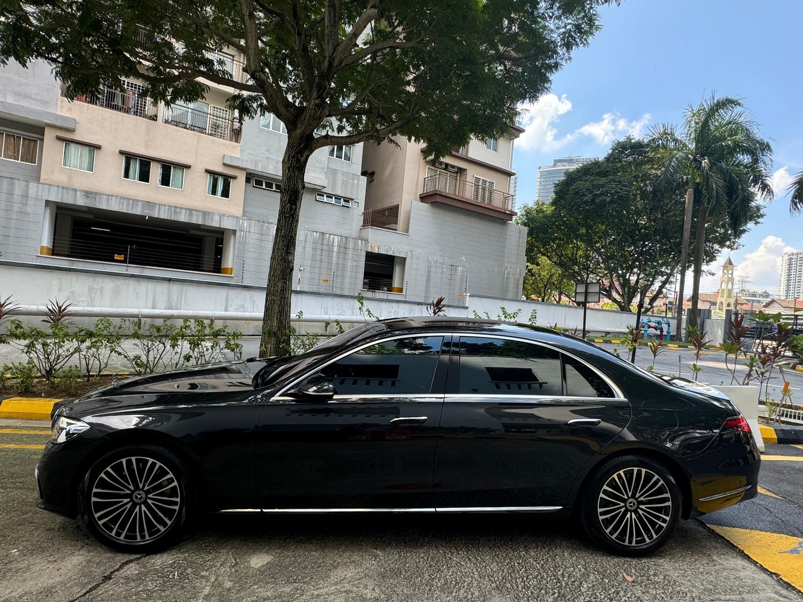Mercedes Benz S580e V223 (Black) - Image 6