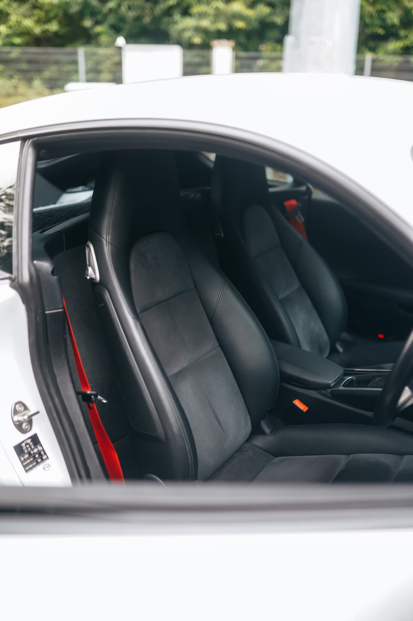 Porsche 718 Cayman (White) - Image 9