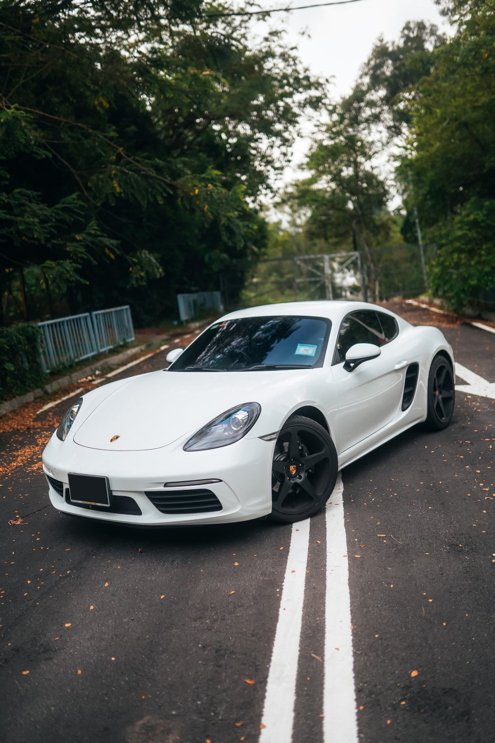 Porsche 718 Cayman (White) - Image 5