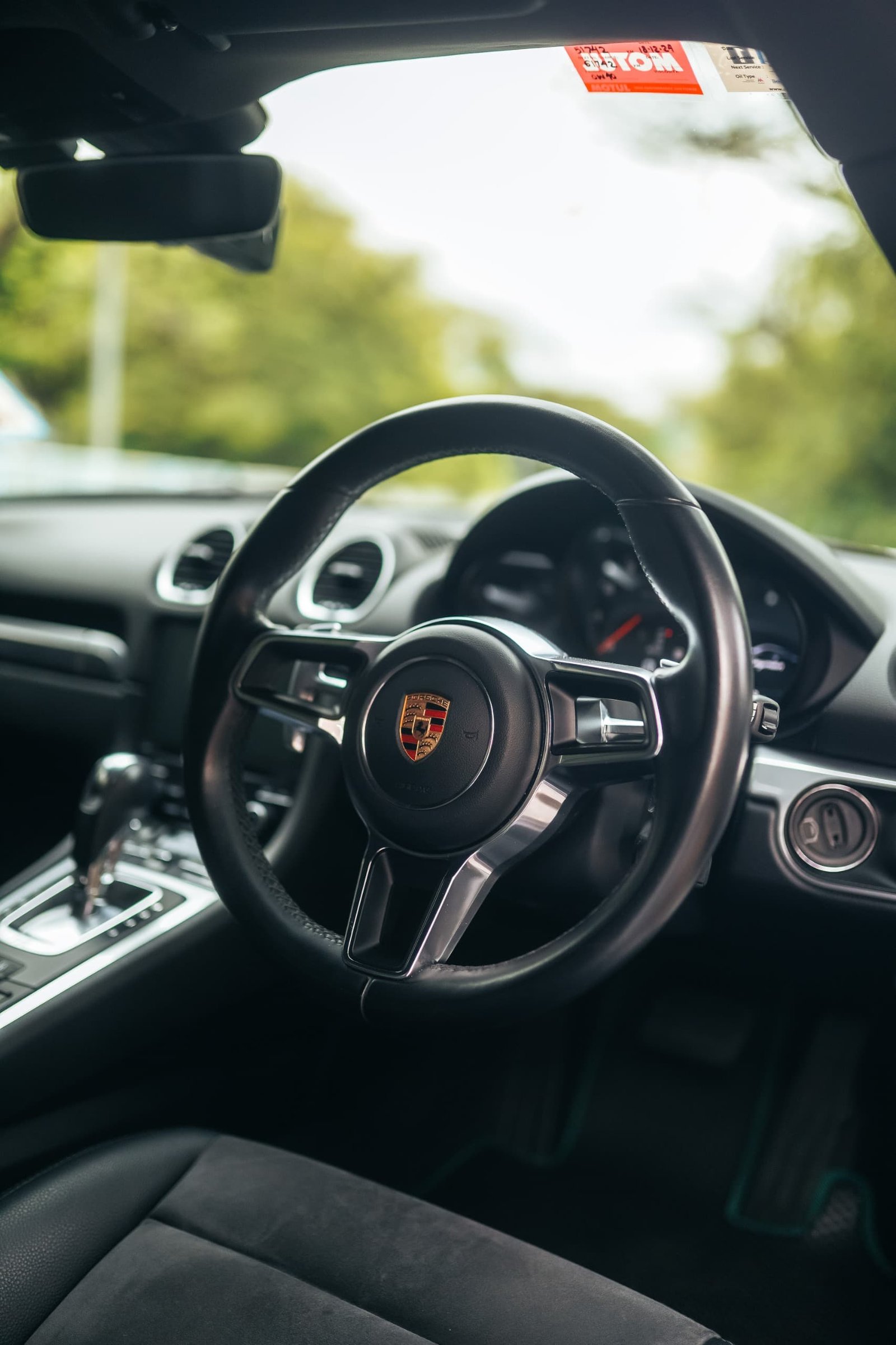 Porsche 718 Cayman (White) - Image 11