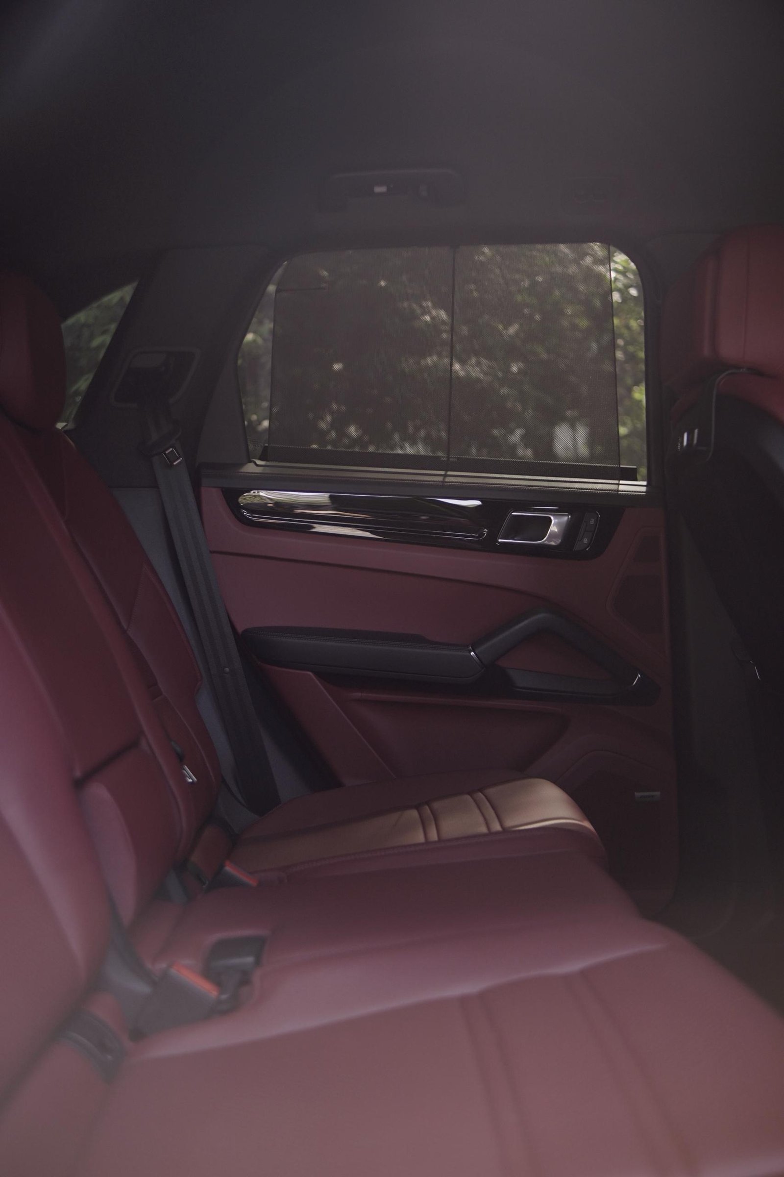 Porsche Cayenne (Dark Grey) - Image 12