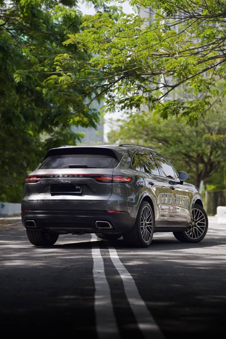 Porsche Cayenne (Dark Grey) - Image 5