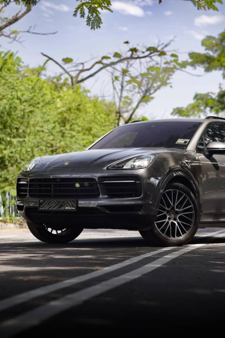 Porsche Cayenne (Dark Grey) - Image 3