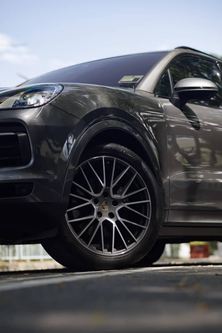 Porsche Cayenne (Dark Grey) - Image 4