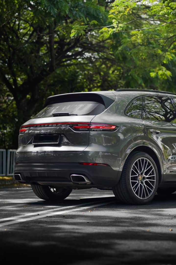 Porsche Cayenne (Dark Grey) - Image 6