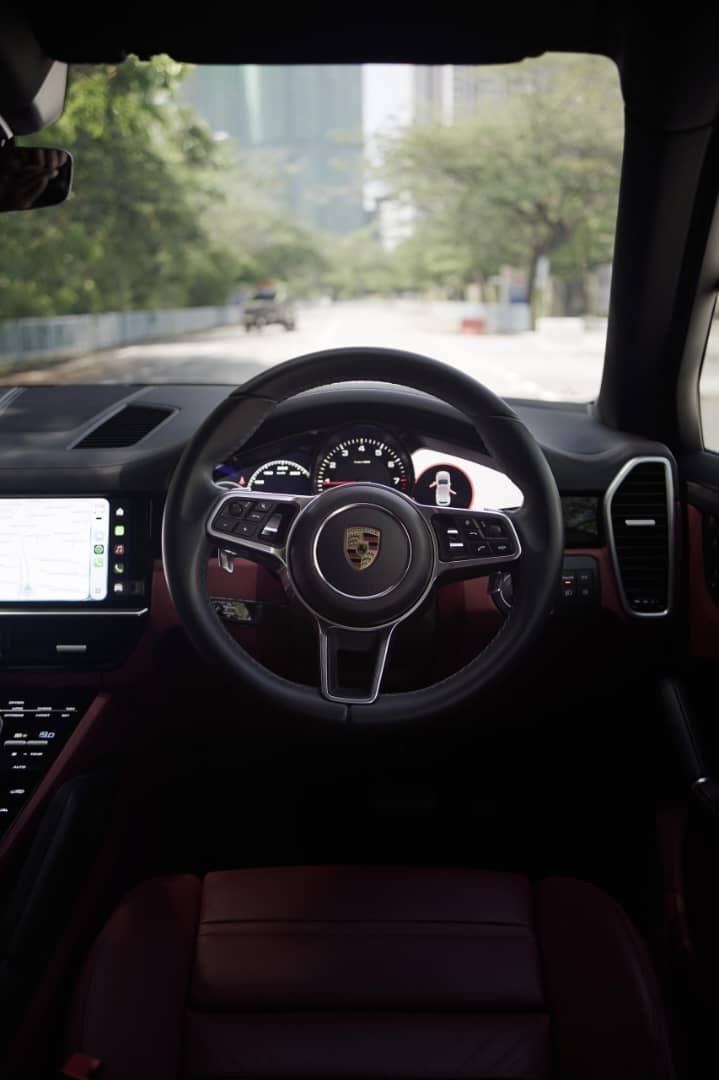 Porsche Cayenne (Dark Grey) - Image 8