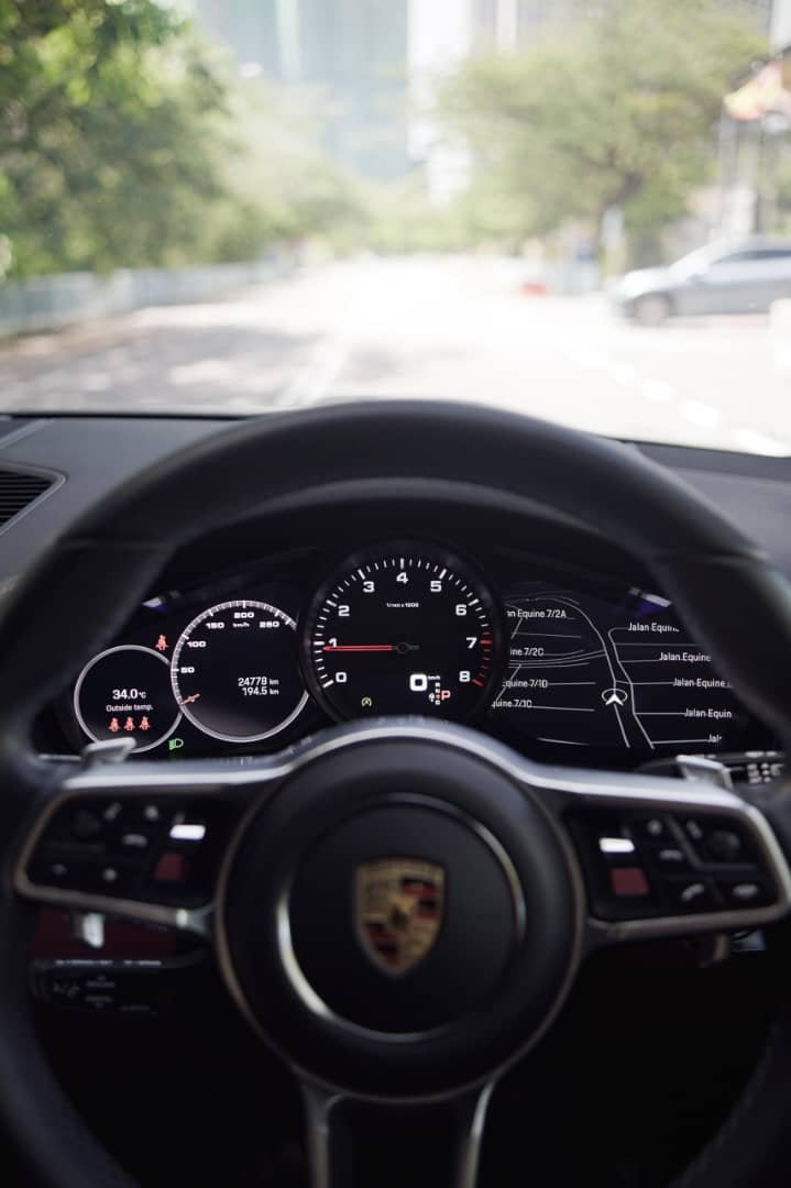 Porsche Cayenne (Dark Grey) - Image 7