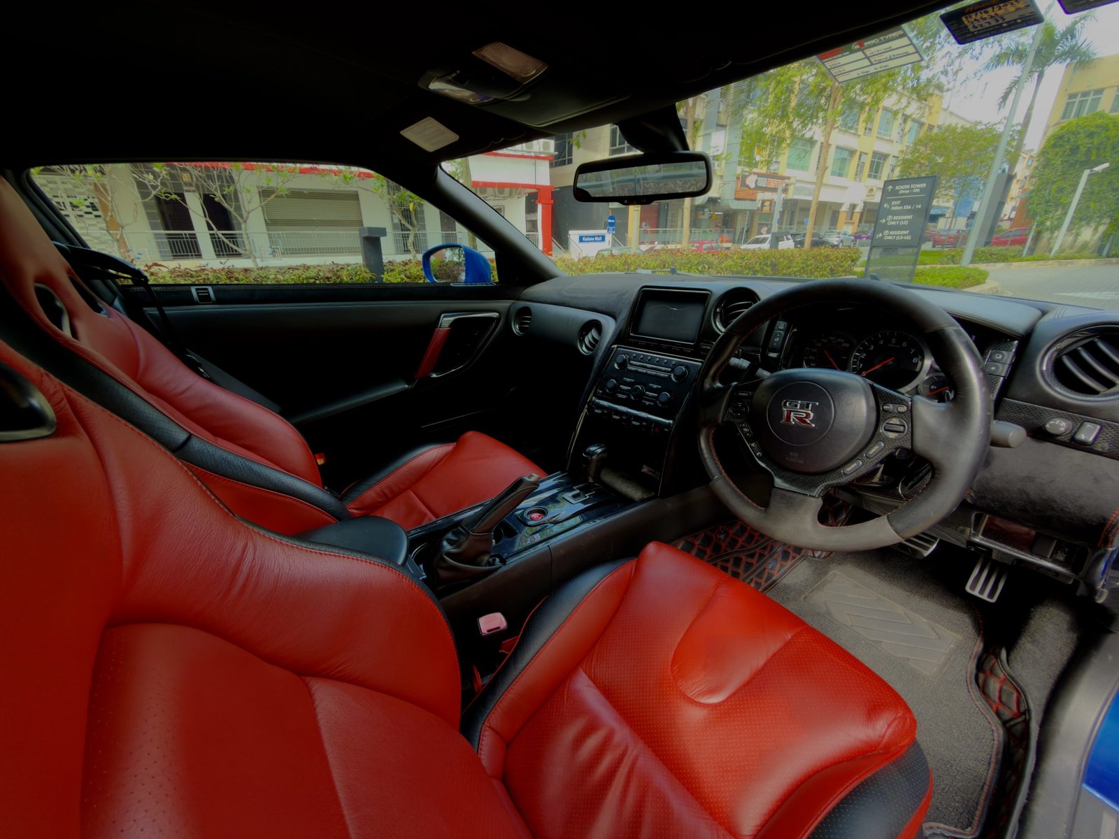 Nissan GTR R35 - Image 9