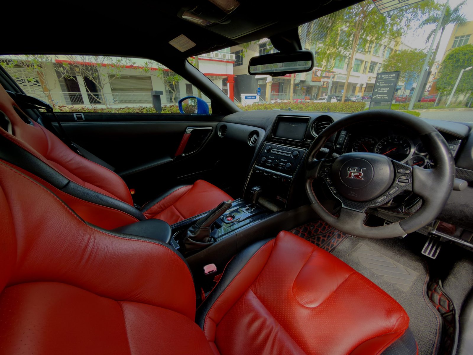 Nissan GTR R35 - Image 7