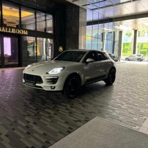 Porsche Macan (White)